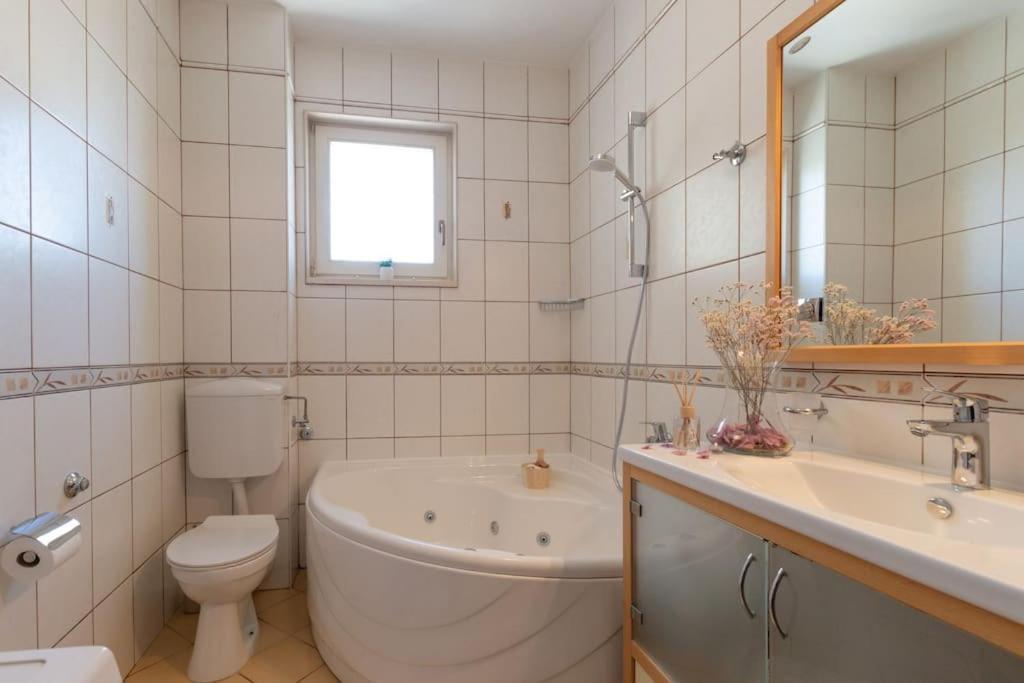 Sea View- Spacious Apartment With Shared Pool Σπλιτ Εξωτερικό φωτογραφία